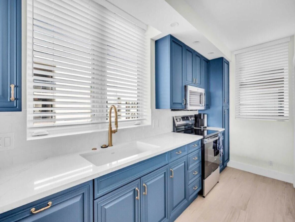 Beachfront Longboat Key Vacation Condo with Tennis Courts